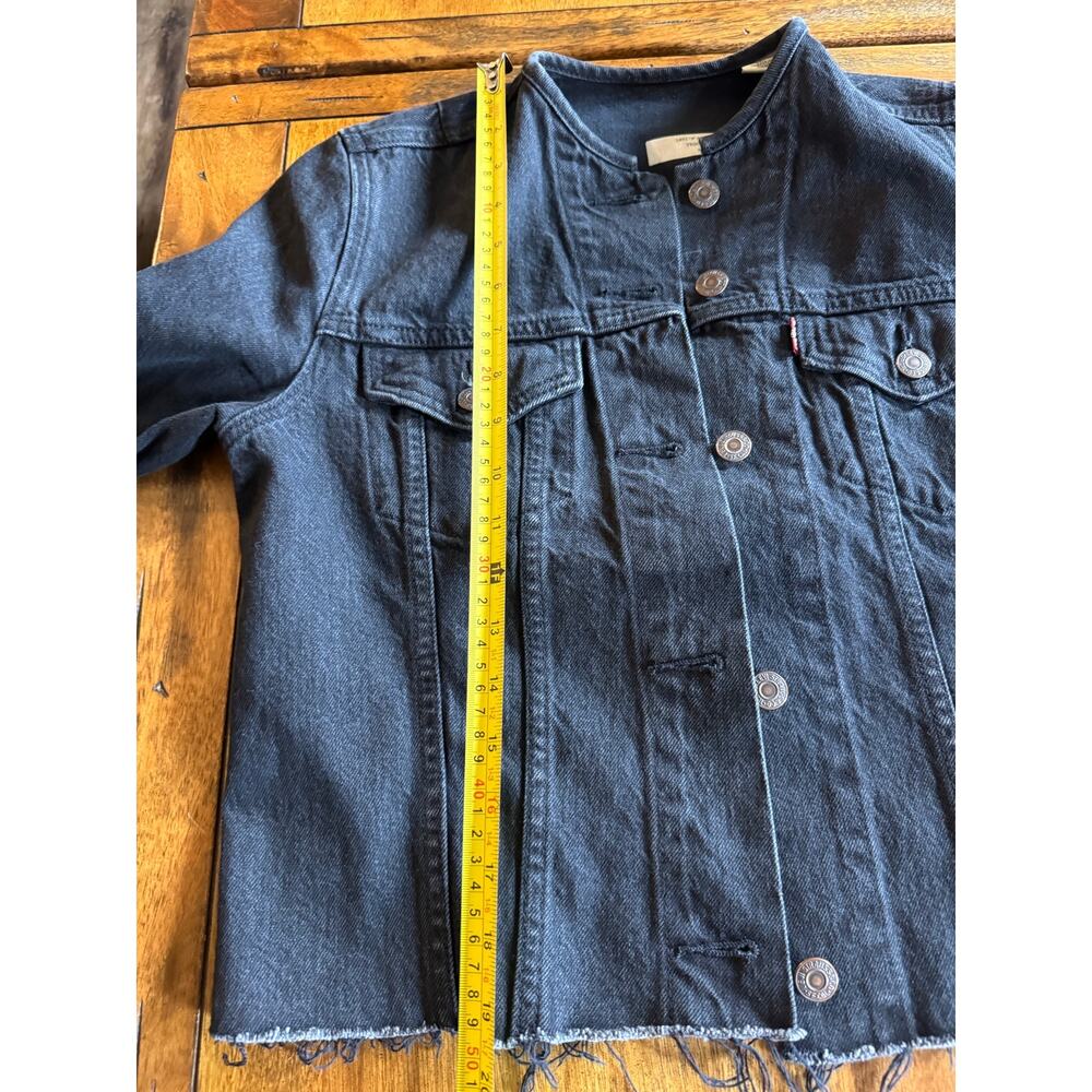 Levi’s Altered Trucker Black Cropped Denim Jacket Raw Hem Women’s Small - Picture 8 of 12